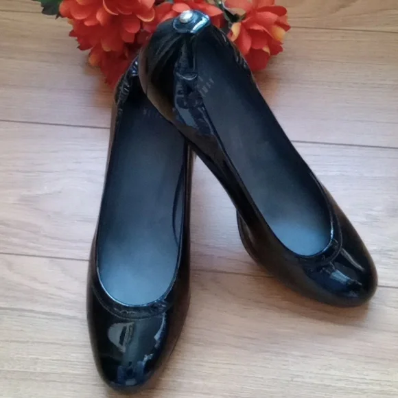 ⭐️ Host Pick ⭐️ Stuart Weitzman | Vintage Timeless Black Patent Pumps - Picture 6 of 15